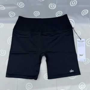 Alo Yoga Seamless Ribbed Short (NWT)